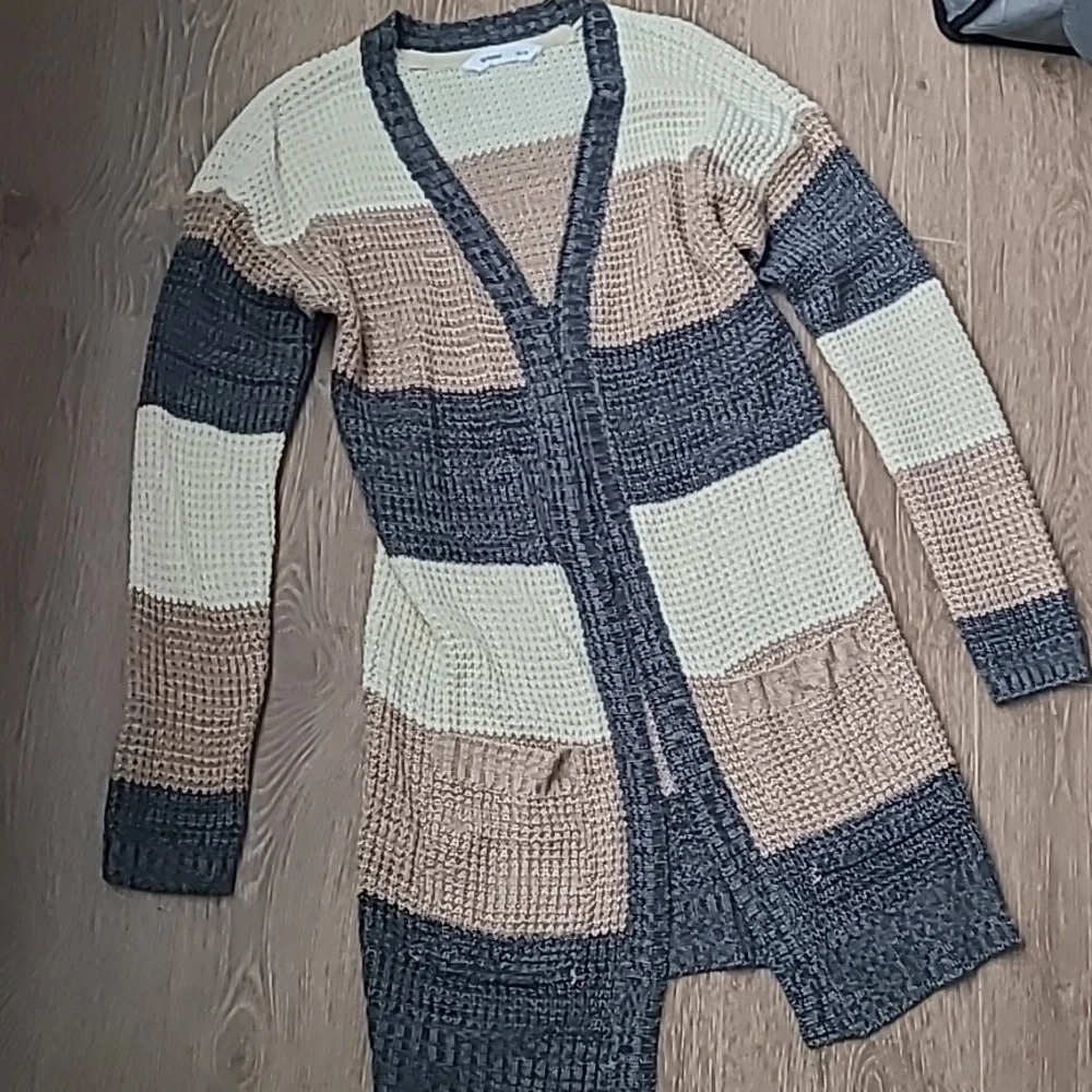 Cardigan - Picture 2 of 3